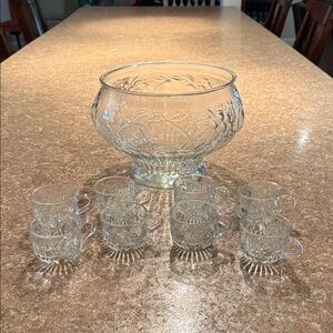VINTAGE TEN PIECE JEANETTE GLASS PUNCH BOWL SET
